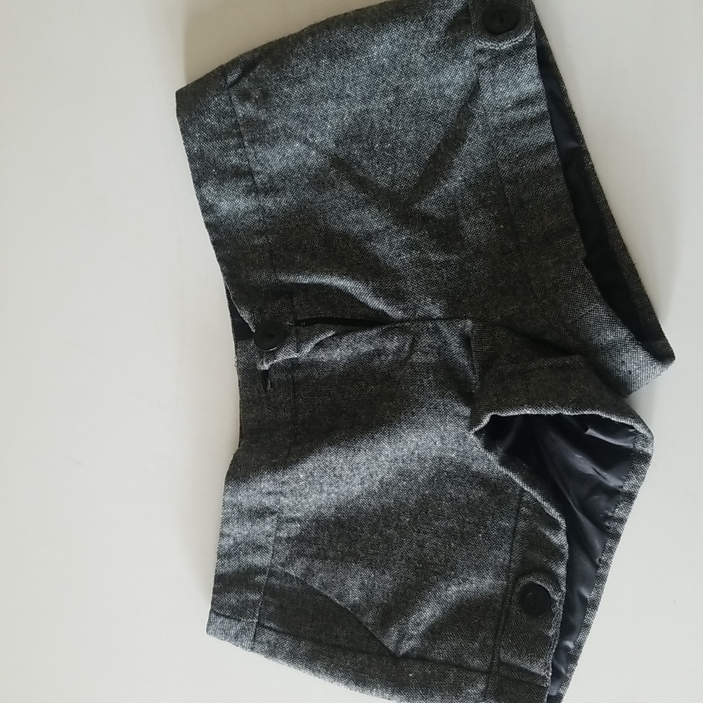 Grey tweed size 7 shorts